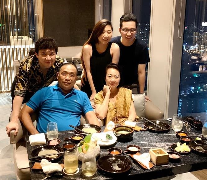 Hari Won chu đáo tặng quà sinh nhật sớm cho mẹ chồng