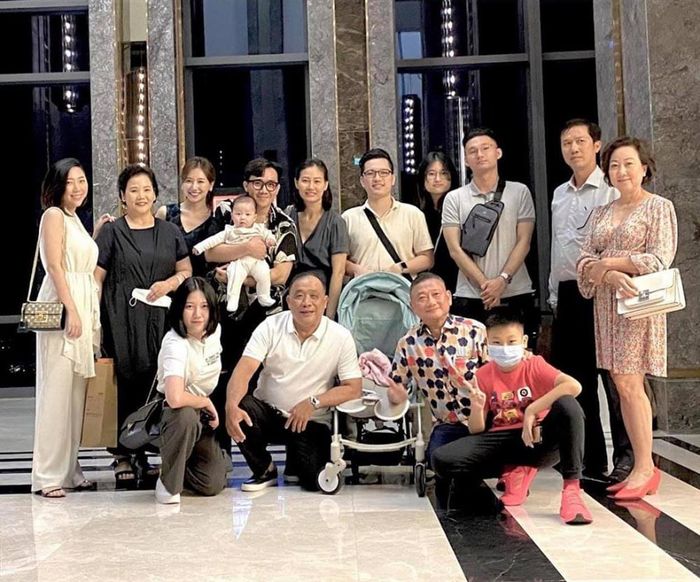 Hari Won chu đáo tặng quà sinh nhật sớm cho mẹ chồng