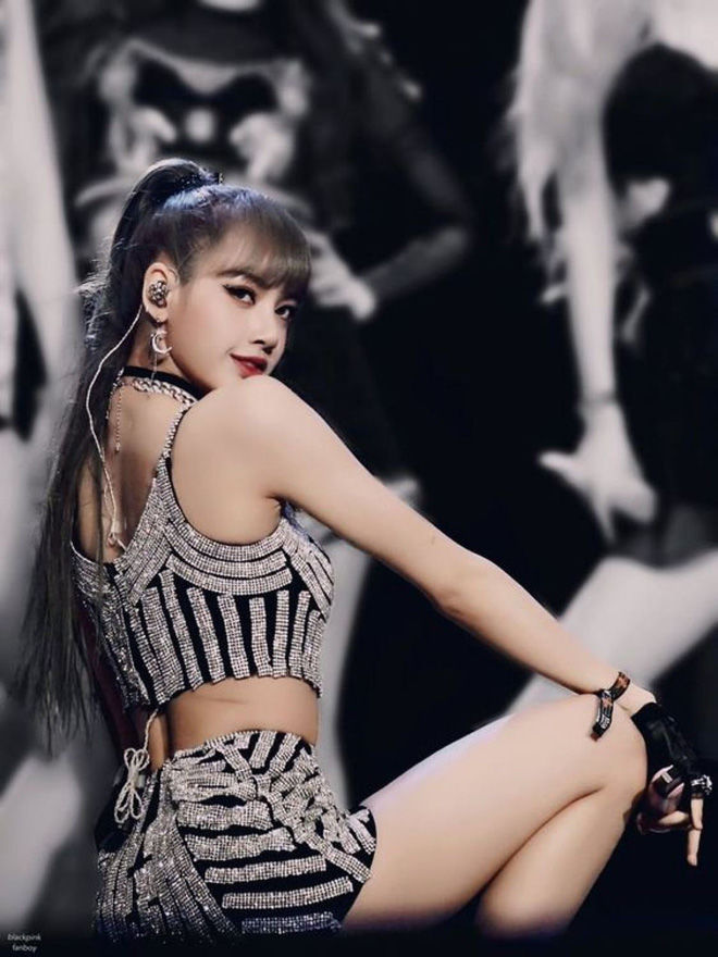 Hết na ná Rosé (BLACKPINK), Min bê nguyên bộ đồ của Lisa lên sân khấu