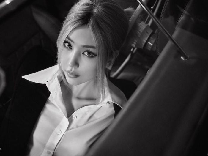 Hết na ná Rosé (BLACKPINK), Min bê nguyên bộ đồ của Lisa lên sân khấu