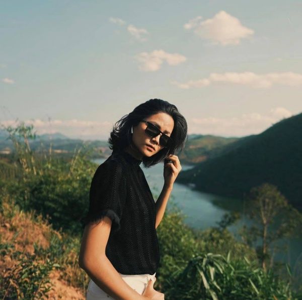 H’Hen Niê úp quả bưởi lên đầu để.. ủ tóc, khiến fan “mắt tròn mắt dẹt