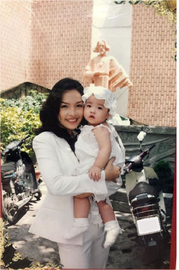 Hiền Thục chia sẻ ảnh khi làm mẹ đơn thân ở tuổi 21
