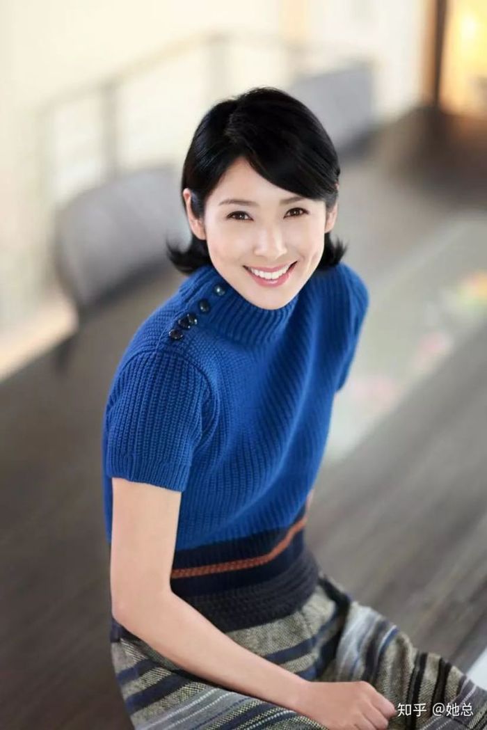 Hitomi Kuroki -nữ diễn viên Nhật gây sốt vì 60 tuổi mà nhìn như mới 30