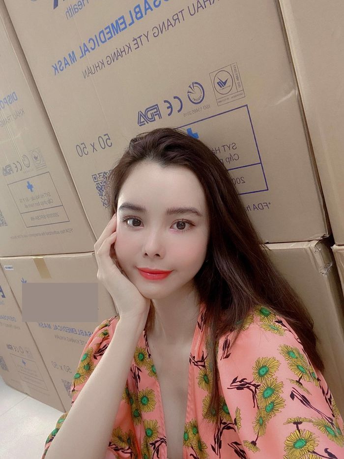 Hoa hậu Huỳnh Vy ủng hộ 50.000 khẩu trang y tế cho Đà Nẵng, Đồng Tháp