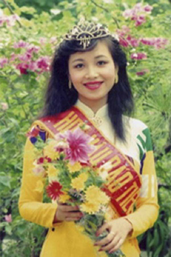 Hoa hậu Diệu Hoa với gia đình viên mãn, nhan sắc trẻ đẹp ở tuổi 51