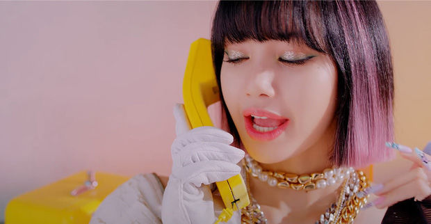 Học các kiểu make up mới của BLACKPINK: Eyeliner sắc, vẽ mắt nhiều màu