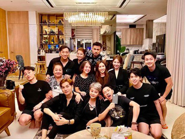 Hội bạn Trấn Thành: Chăm du lịch, tiệc tùng còn sắm túi hiệu hệt nhau