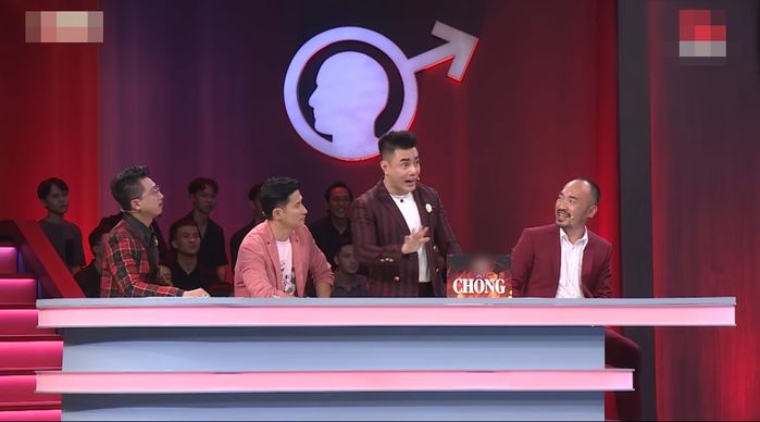 Hứa Minh Đạt chạy về ôm mẹ khóc nức nở mỗi khi bị vợ la mắng