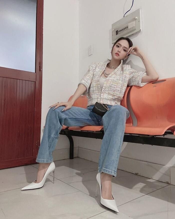 Hương Giang khoe hàng hiệu mới tậu: Hẳn 3 chiếc túi, 4 đôi giày đắt đỏ
