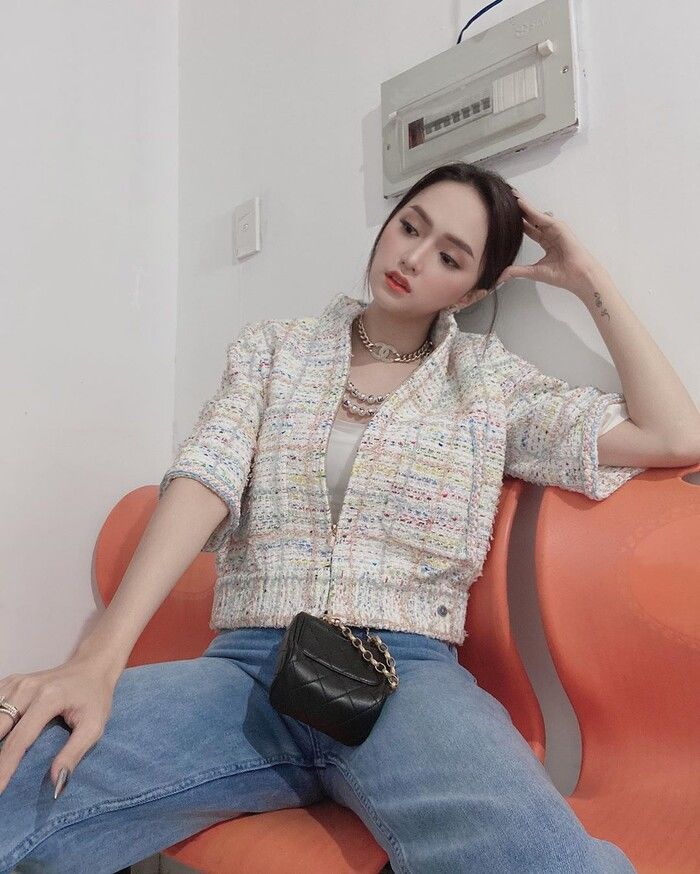 Hương Giang khoe hàng hiệu mới tậu: Hẳn 3 chiếc túi, 4 đôi giày đắt đỏ