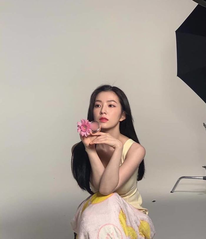 Irene quá đẹp trong ảnh hậu trường, ảnh mờ nhoè nhưng visual vẫn đỉnh