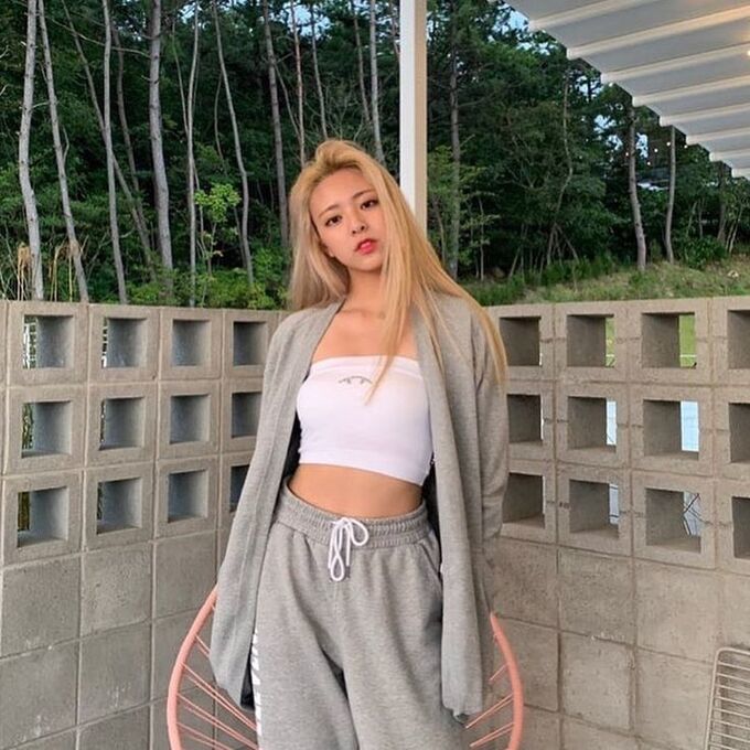 Jennie, Yuna, Kim Do Yeon... là đại diện phong cách high teen giới trẻ