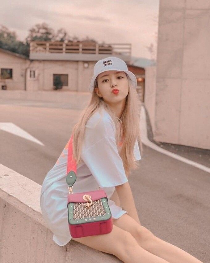 Jennie, Yuna, Kim Do Yeon... là đại diện phong cách high teen giới trẻ