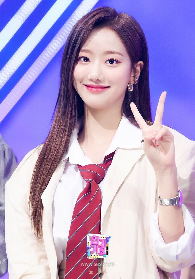 Jennie, Yuna, Kim Do Yeon... là đại diện phong cách high teen giới trẻ