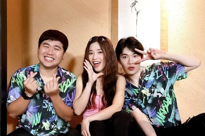 Karik công khai bạn gái, Lan Ngọc diện bikini khoe eo con kiến