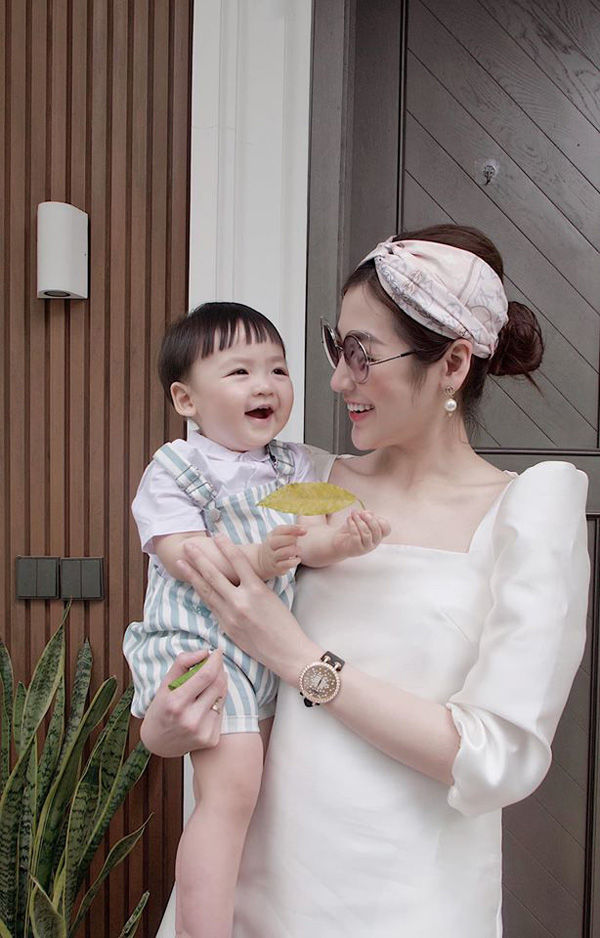 Kể khổ giặt áo cho chồng, Tú Anh khéo khoe độ giàu có lẫn hạnh phúc