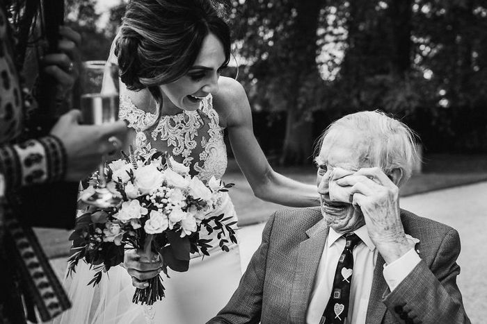 Nhìn con gái diện váy cưới, người rơi nước mắt nhiều nhất chính là bố