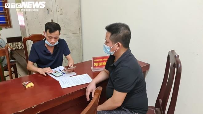 Không chỉ bắt quỳ, chủ quán nướng còn hành hung cô gái