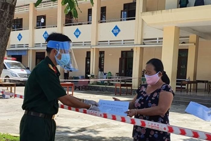 Không được nhìn con lần cuối, người mẹ nén nỗi đau tiếp tục cách ly