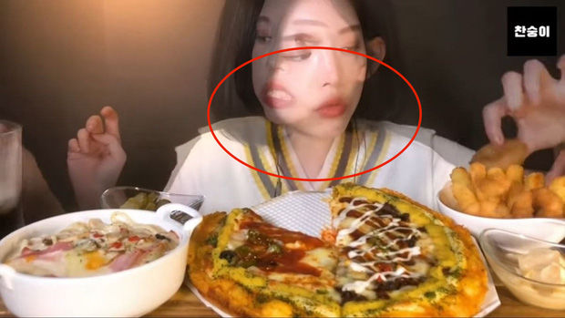 Tua video chậm 0.25, bắt quả tang nữ Youtuber Mukbang “nhè thức ăn