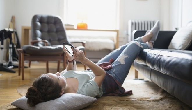 Kiểu nhắn tin tối kỵ khi yêu: Gửi biểu tượng cảm xúc quá nhiều