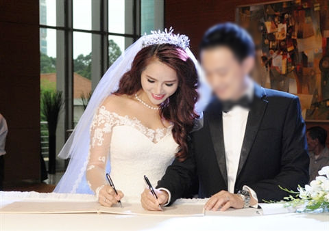 Lại Hương Thảo xót xa vì chỉ được gặp quý tử vài tiếng mỗi tuần