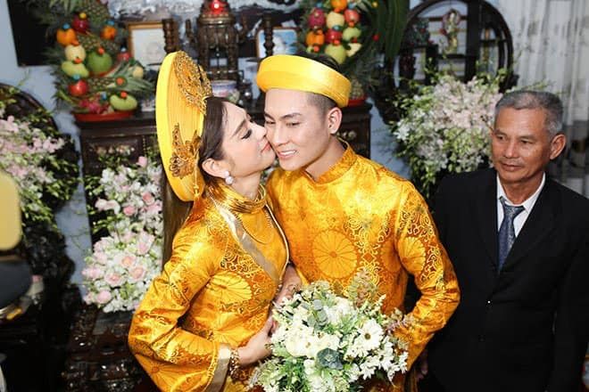 Lâm Khánh Chi đáp trả khi bị nghi yêu hợp đồng với chồng trẻ