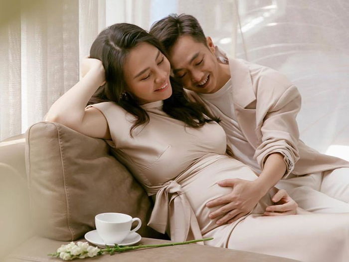 Lấy vợ khác hẳn: Cường Đô La nịnh đầm Đàm Thu Trang để được mua xe
