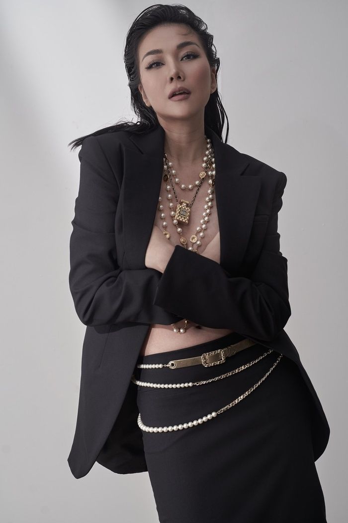 Mỹ nhân Vbiz diện menswear chất lừ: Thanh Hằng vẫn sexy