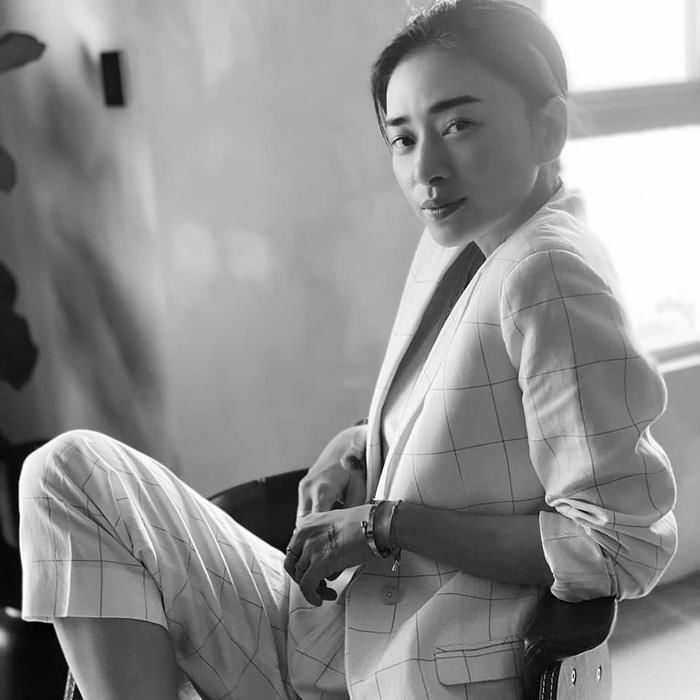 Mỹ nhân Vbiz diện menswear chất lừ: Thanh Hằng vẫn sexy