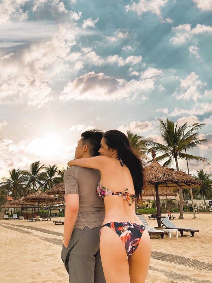 Mặc bikini dây mảnh: Chi Pu đẹp miễn bàn, Lan Ngọc lại lộ nhược điểm