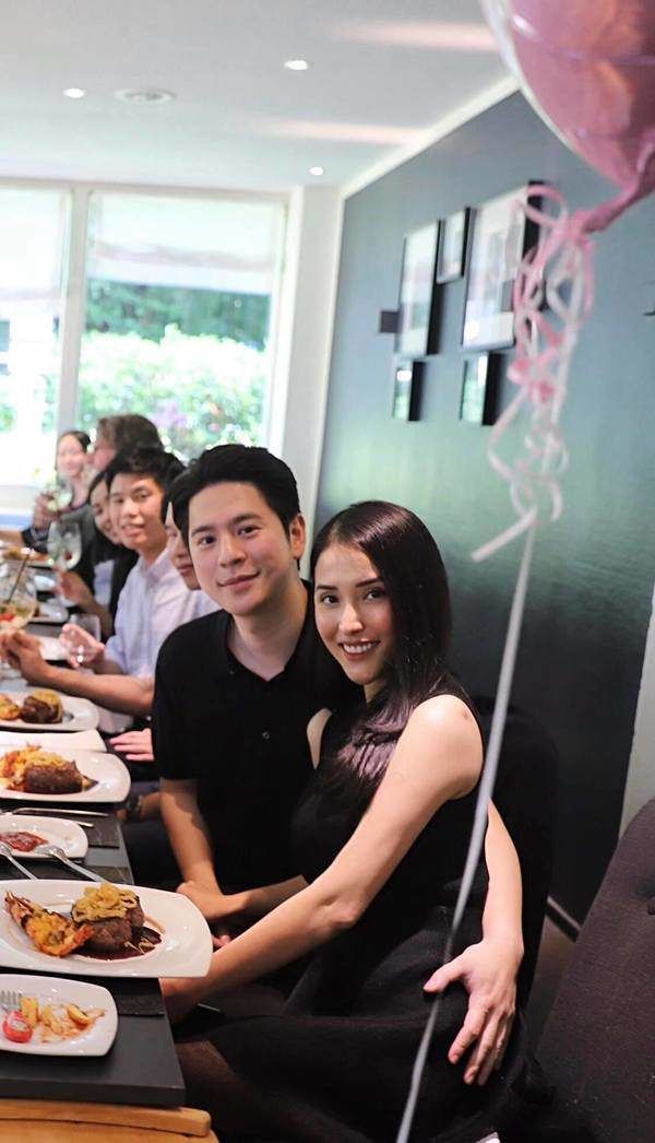 Ăn ý như vợ chồng Mai Hồ: Diện đồ cặp mọi lúc mọi nơi, kể cả menswear
