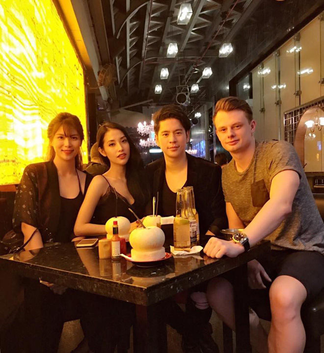 Ăn ý như vợ chồng Mai Hồ: Diện đồ cặp mọi lúc mọi nơi, kể cả menswear