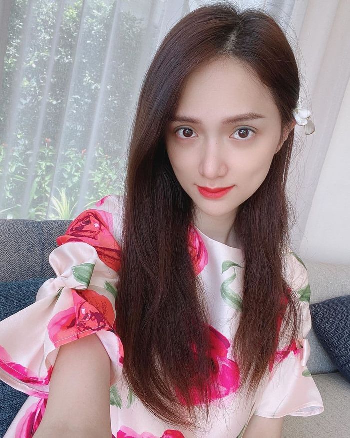 Mải vui duyên, Hương Giang lơ là mái tóc: Ảnh chụp gần lộ vẻ xơ xác