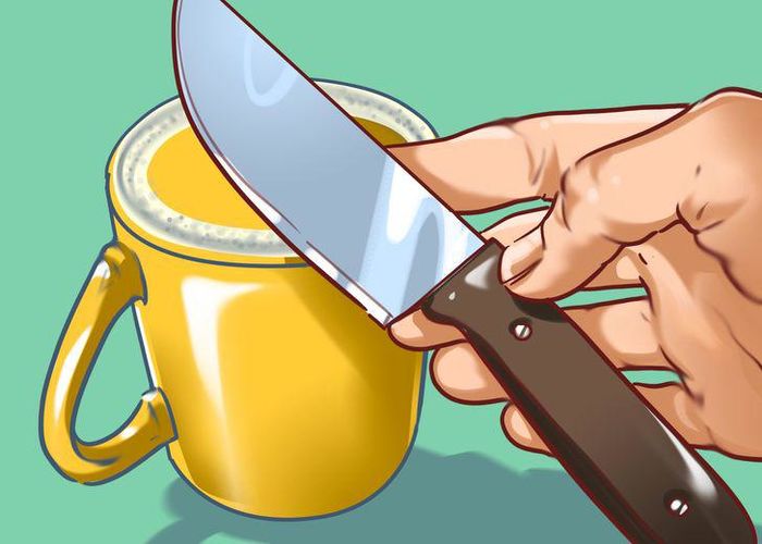 Mẹo hay trong nhà bếp: Mài dao bằng đáy cốc, muôi thủng tách lòng đỏ