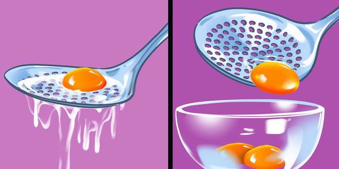 Mẹo hay trong nhà bếp: Mài dao bằng đáy cốc, muôi thủng tách lòng đỏ