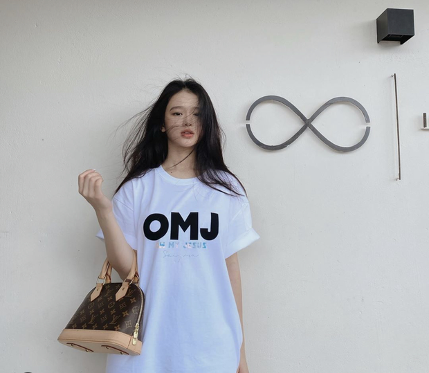 Mới 18 tuổi, Linh Ka đã đắp nửa tỷ vào hàng hiệu