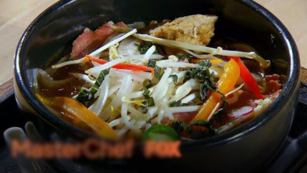 Món Việt cải biên ở nước ngoài: Phở như canh chua, gỏi cuốn rong biển