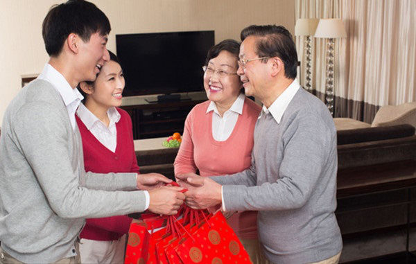 Bật cười trước chiêu rước vợ về dinh của bố mẹ ngày xưa