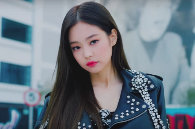 Fansite Jennie chi tiền đẳng cấp: Đem ảnh idol chiếu quanh Trái Đất