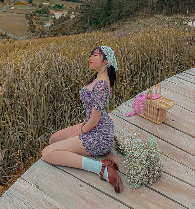 Sao Việt đua nhau quấn khăn: Ngọc Trinh điệu đà, Lan Ngọc thời thượng