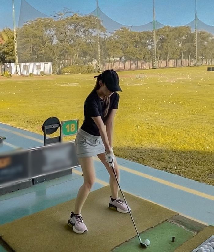 Mỹ nhân Việt không hẹn mà gặp đổ xô học chơi golf