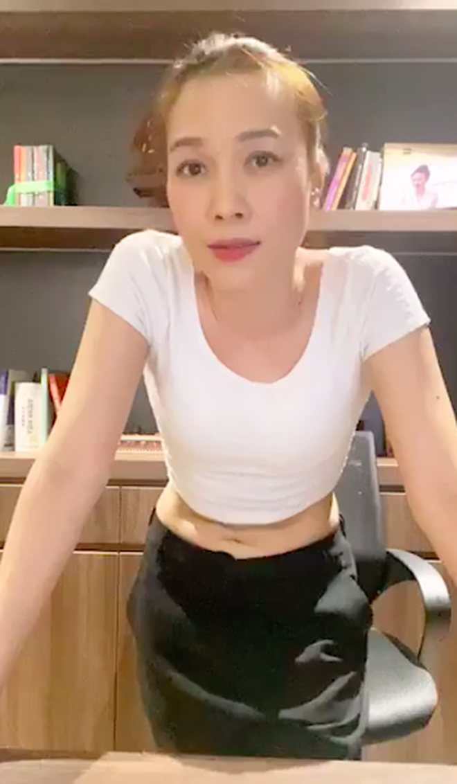 Mỹ Tâm tự tin diện croptop khoe eo thon dù đã ngấp nghé tuổi 40