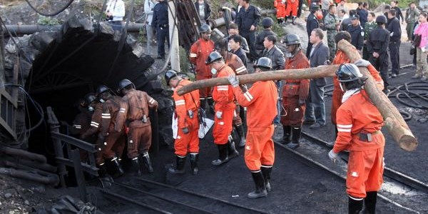 Năm 2012, 6 thợ mỏ TQ mắc viêm phổi lạ sau 14 ngày dọn phân dơi