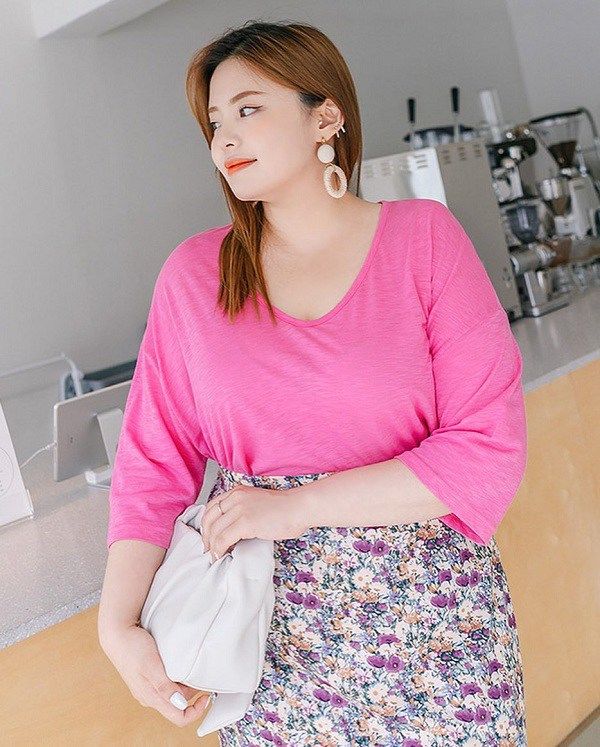 Nàng bụng mỡ hóa mi nhon nếu chọn áo kẻ sọc, áo blouse nhấn eo