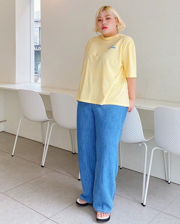 Nàng bụng mỡ hóa mi nhon nếu chọn áo kẻ sọc, áo blouse nhấn eo