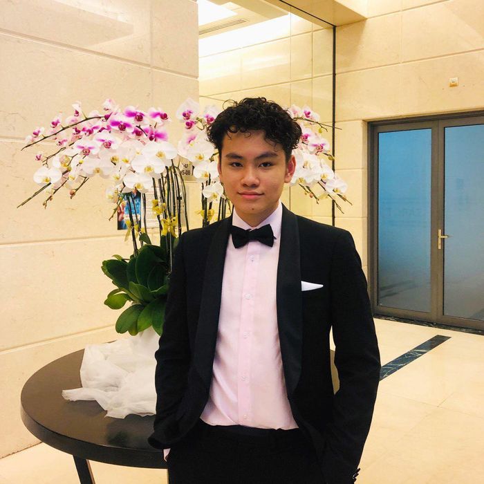 Uống sữa thay nước, con sao Việt sớm sở hữu chiều cao đáng mơ ước