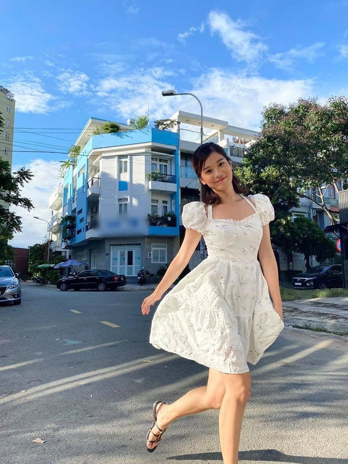 Ngọc Trinh trễ nải khoe vòng 1, Lê Phương thăng hạng nhan sắc sau sinh