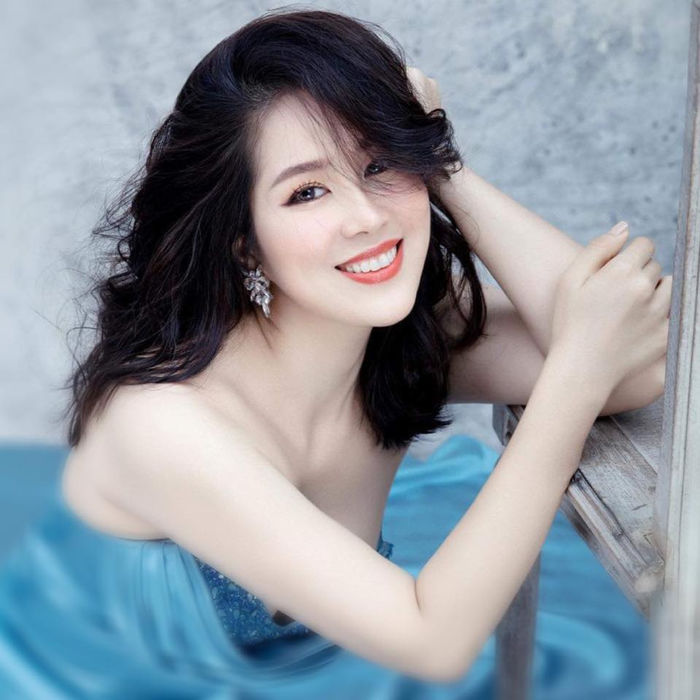 Ngọc Trinh trễ nải khoe vòng 1, Lê Phương thăng hạng nhan sắc sau sinh