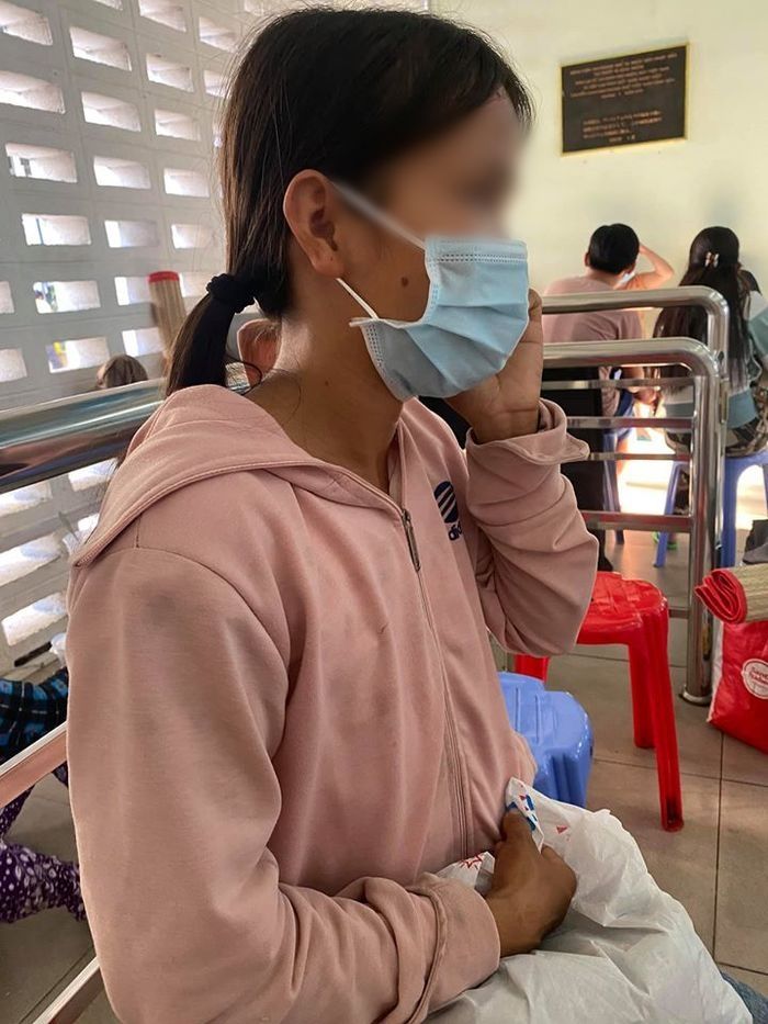 Người đàn ông ôm rắn đến viện bị nhiễm độc hoàn toàn cơ quan nội tạng